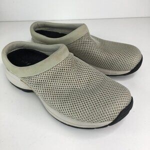 Merrell size 6.5 Slippers slip on loafers